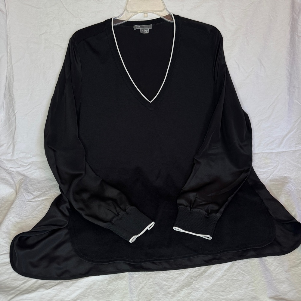 Like- New: Vince V-Neck Top